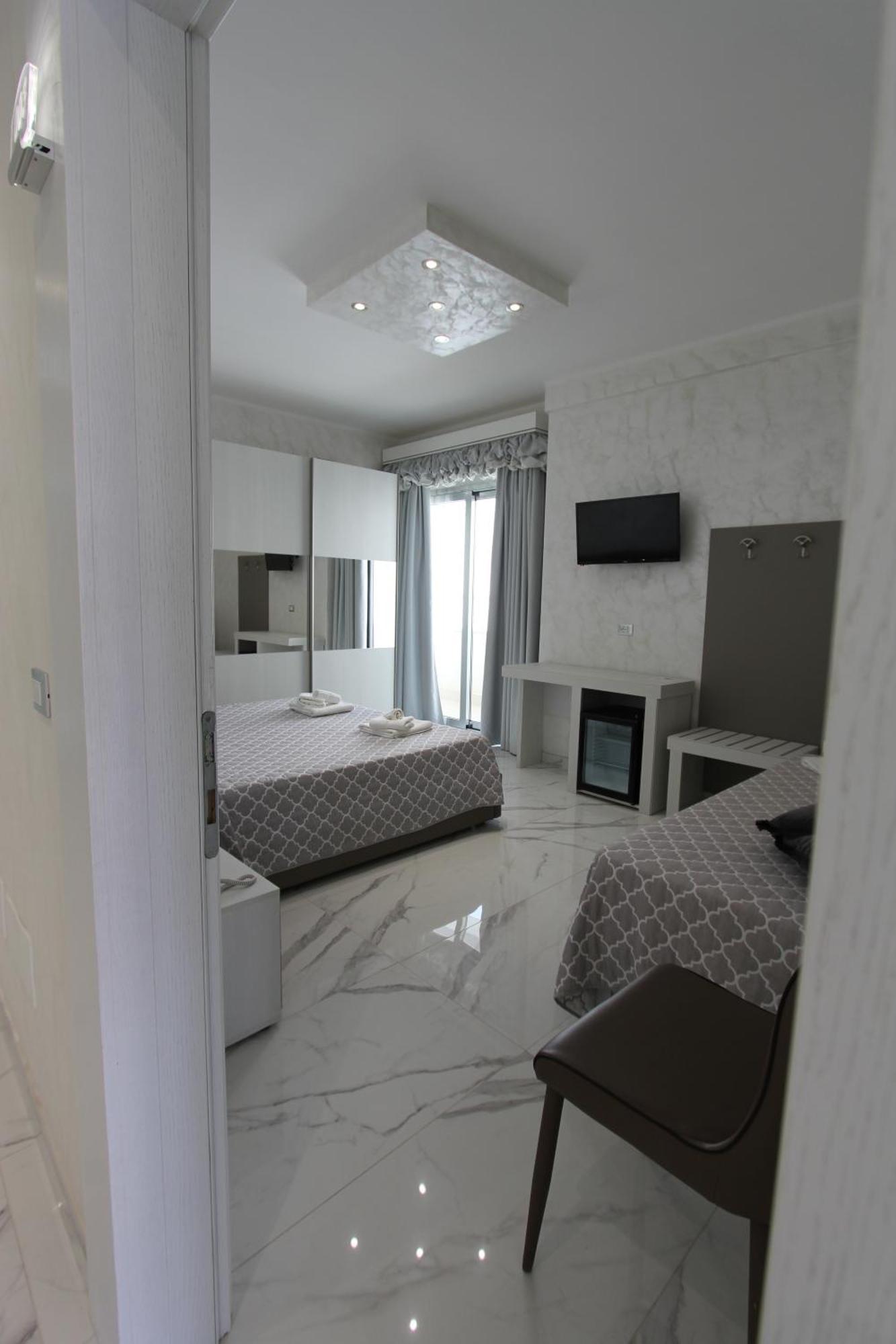 Hotel Presidente Порто Чезарео Екстериор снимка